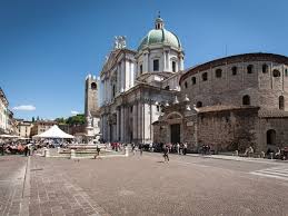 Piazza Duomo a Brescia: Storia, Arte e Fascino senza Tempo